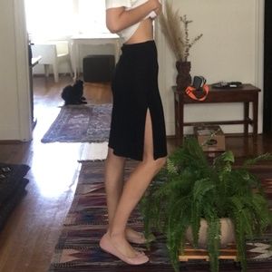 Stretchy black 90s skirt